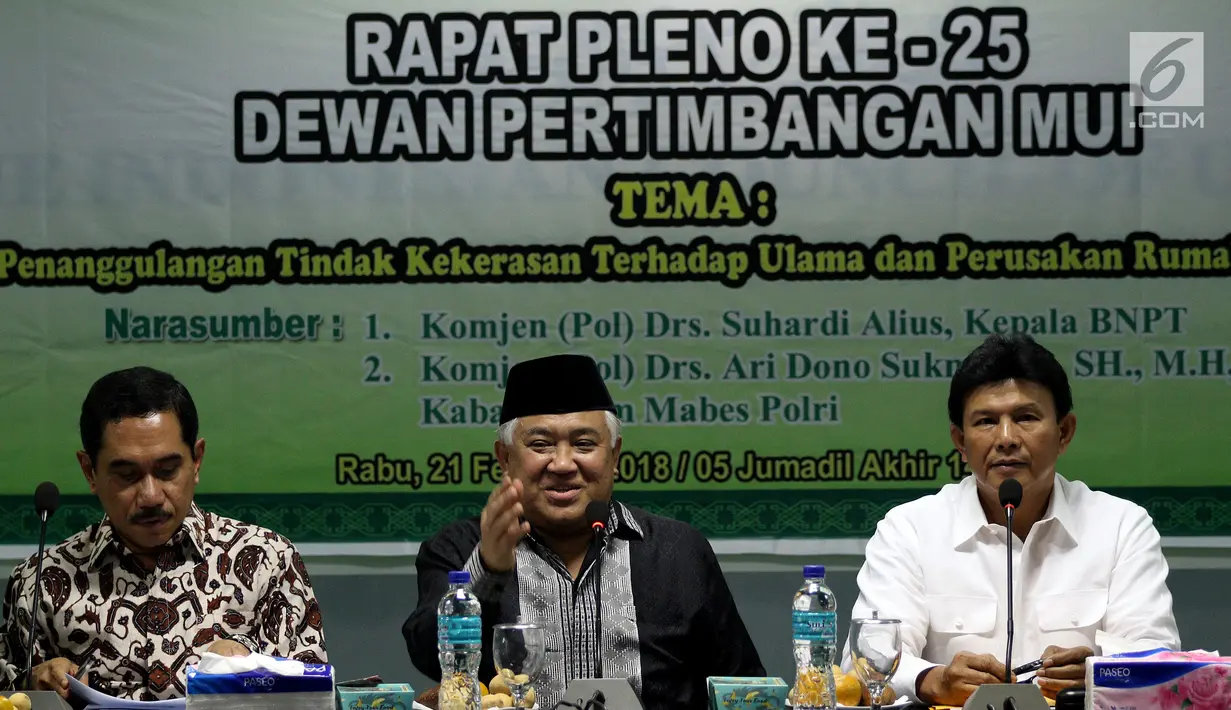 Kepala BNPT Komjen Pol Suhardi Alius saat menghadiri rapat pleno ke-25 di kantor MUI, Jakarta (21/2). Suhardi mengatakan bahwa kedatangannya juga untuk mencari solusi bersama atas penanganan kasus terorisme. (Liputan6.com/JohanTallo)