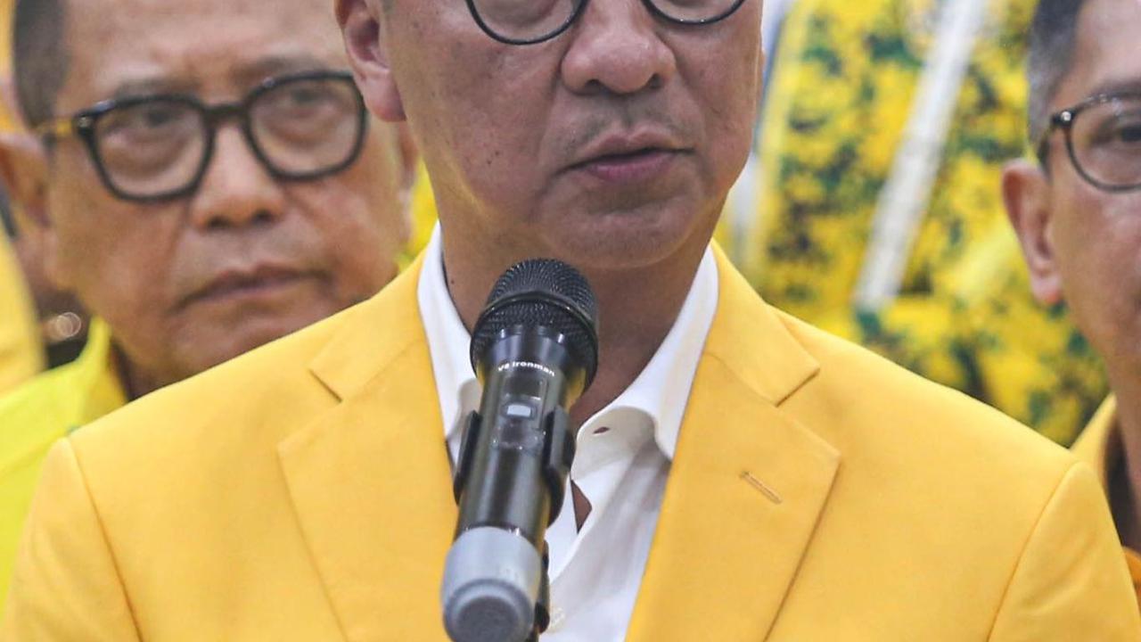 Keputusan itu diambil secara musyawarah mufakat oleh para peserta rapat yang terdiri dari seluruh perwakilan DPD Partai Golkar seluruh Indonesia.