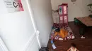 Suasana kamar penghuni lingkungan Hunian Sementara (Huntara) di Jalan Kramat Raya, Jakarta, Selasa (8/9/2026). Dari 324 unit yang tersedia, sebanyak 69 unit telah dihuni warga eks bantaran rel Pasar Gaplok, Senen. (KLY/Budy Santoso)