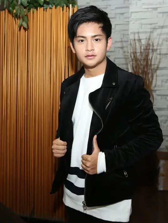 Pria kelahiran 19 tahun lalu itu mengaku memiliki perbedaan dari lagu-lagu yang sebelumnya telah di rilis. Kalau lagu dulu lebih ceria, kali ini lebih mellow. (Bambang E Ros/Bintang.com)