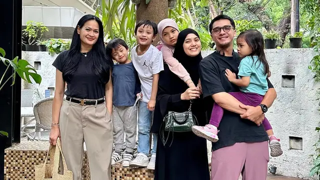 Potret Donna Harun dan Cucu yang Selalu Akrab/ Foto via Instagram @donnaharunofficial