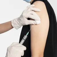 Ilustrasi vaksin/Copyright Freepik/rawpixel.com