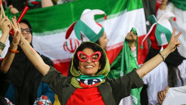 Ekspresi suporter wanita Iran