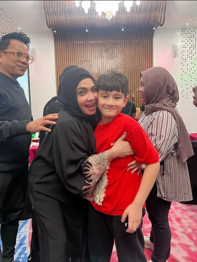 Tasyakuran Pulang Haji Rieta Amilia