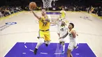 Pemain Los Angeles Lakers, Luka Doncic melakukan lay up pada laga lajutan NBA melawan Utah Jazz di Crypto.com Arena, Los Angeles, California pada Selasa (11/02/2025) WIB. (AP Photo/Mark J. Terrill)