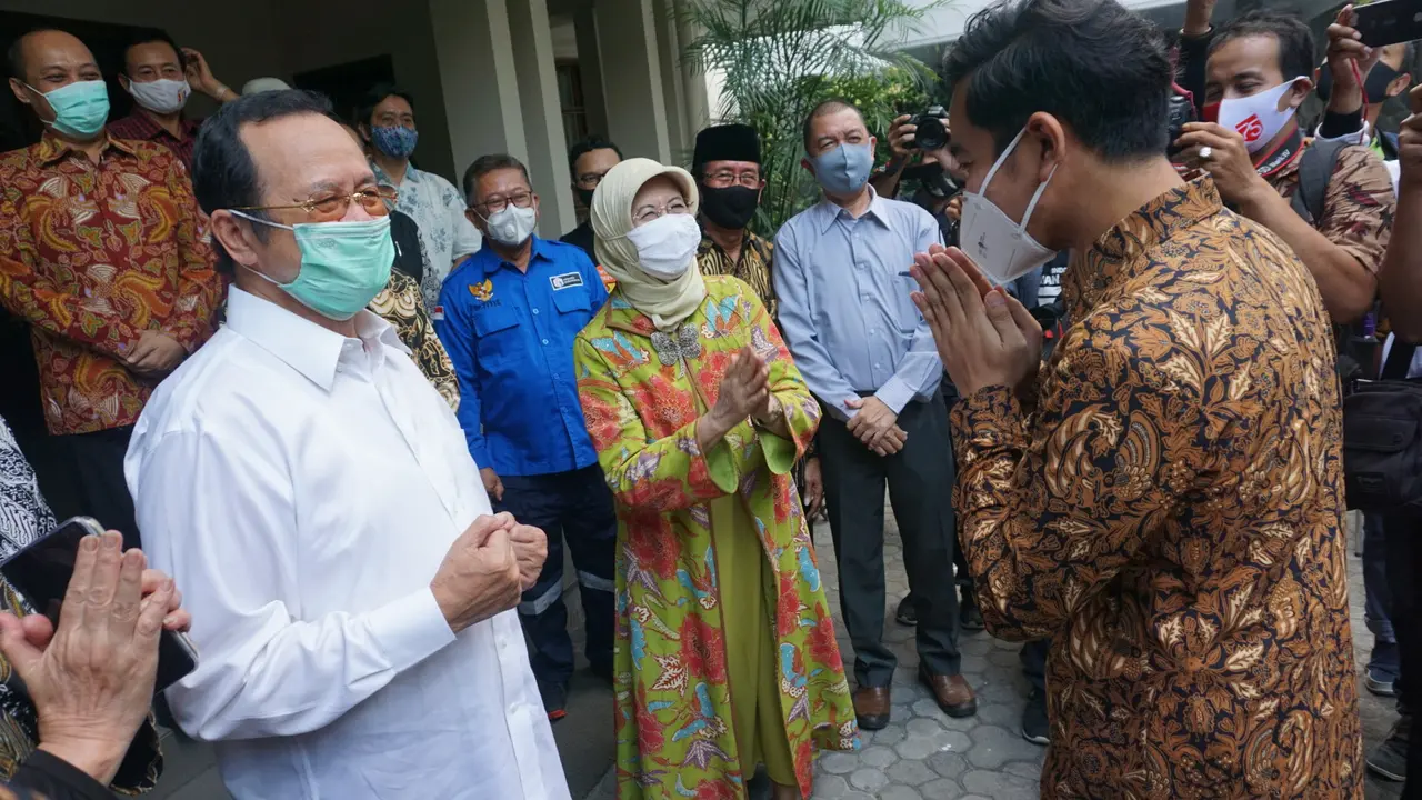 Momen Pertemuan Gibran dan Achmad Purnomo