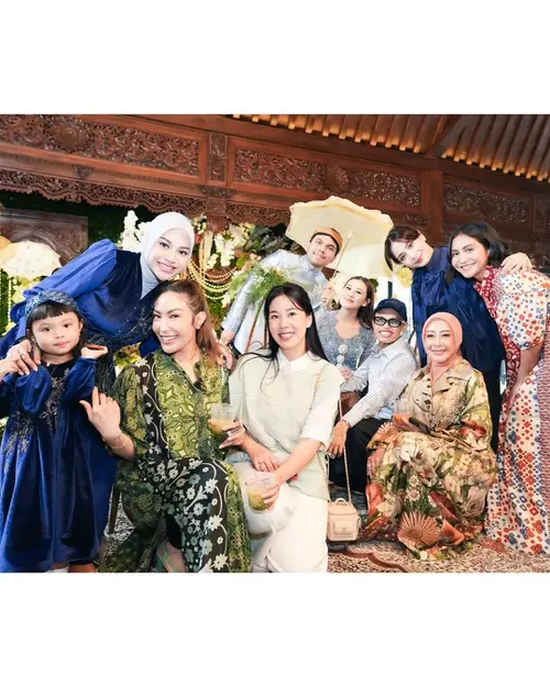 Jinsiy aloqa video: Chekish uchun tashqariga chiqdi va eshakka tushdi