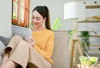 7 Kebiasaan Green Living yang Bisa Meningkatkan Level Kebahagiaan Hidup./Copyright depositphotos.com/bongkarngraphic