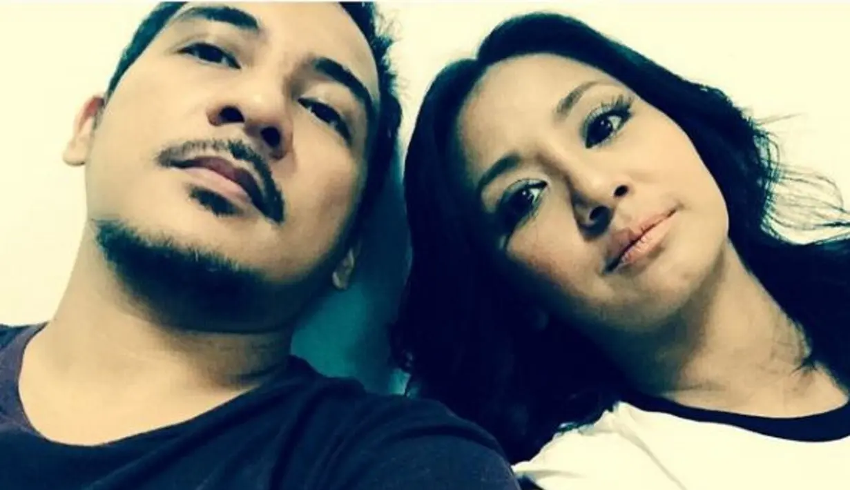 Meski sempat grogi berkenalan dengan cover grill sebuah majalah, Frans memberanikan diri berkenalan dengan Amara. Ini juga sekaligus menjawab tantangan dari teman-temannya. (dok. Pribadi)