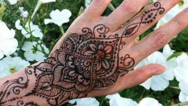 13 Gaya Desain Henna Arab Untuk Pernikahan Wanita Muslimah Fashion Fimela Com