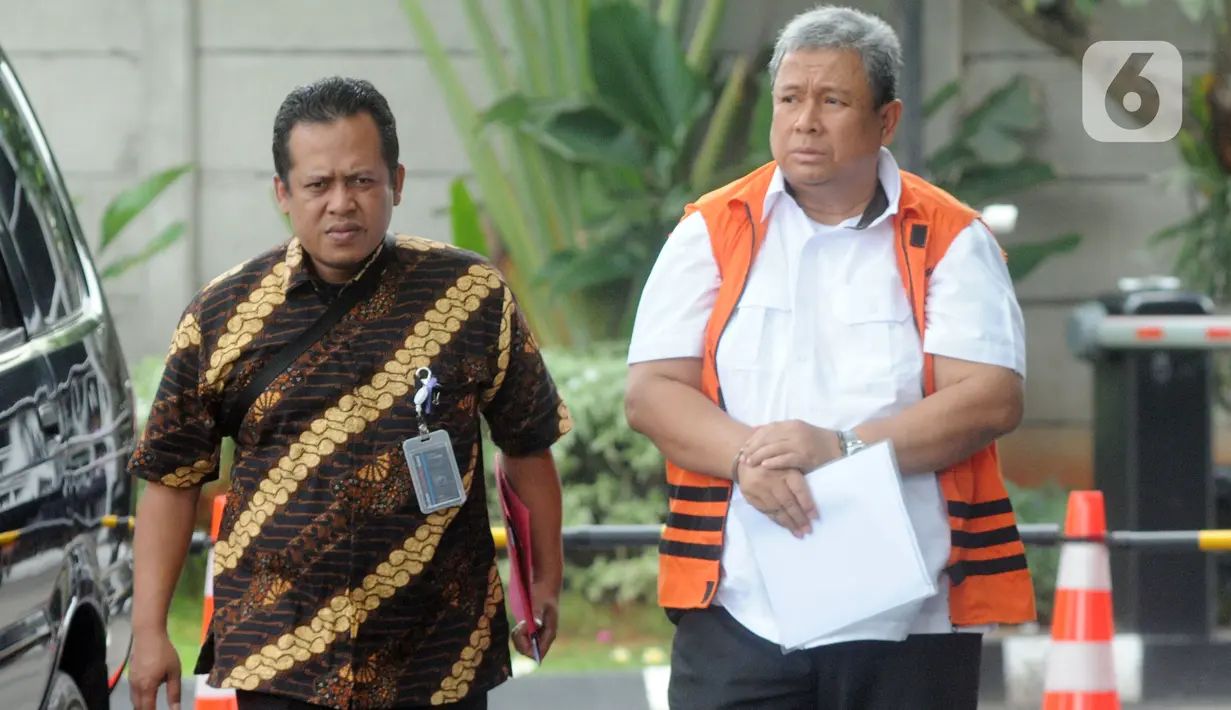 Mantan Dirut Perum Jasa Tirta II Djoko Saputro tiba untuk pemeriksaan di gedung KPK, Jakarta, Jumat (27/12/2019). Berkas perkara Djoko Saputro terkait kasus suap pengadaan pekerjaan jasa konsultasi di Perum Jasa Tirta II tahun 2017 telah lengkap (P21) dan siap disidangkan. (merdeka.com/Dwi Narwoko)