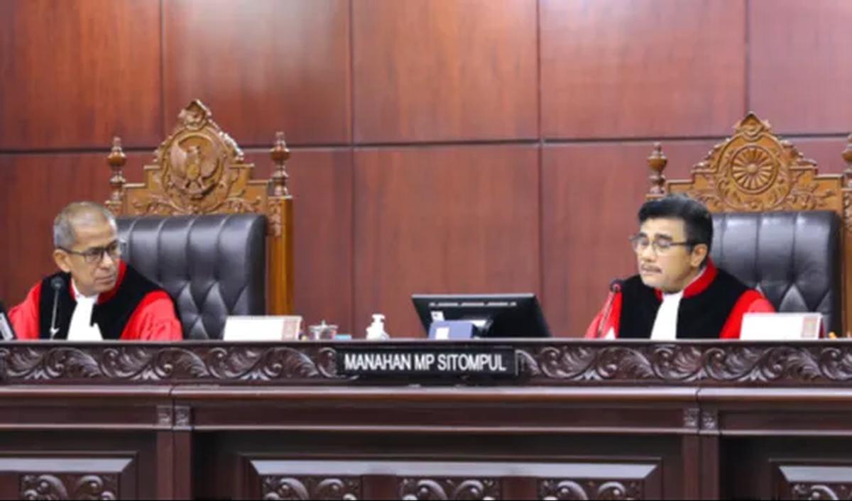 Apabila MK mengabulkan gugatan tersebut, tambah Airlangga, maka harus diberi catatan bahwa keputusan tersebut berlaku setelah pertarungan Pilpres 2024 selesai<br>