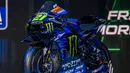 Livery Yamaha Monster Energy pada MotoGP 2023 masih didominasi warna biru tua. Warna kebanggaan Yamaha itu dipadukan dengan kelir hitam plus dikelilingi para sponsor untuk MotoGP. (Dok. Yamaha)