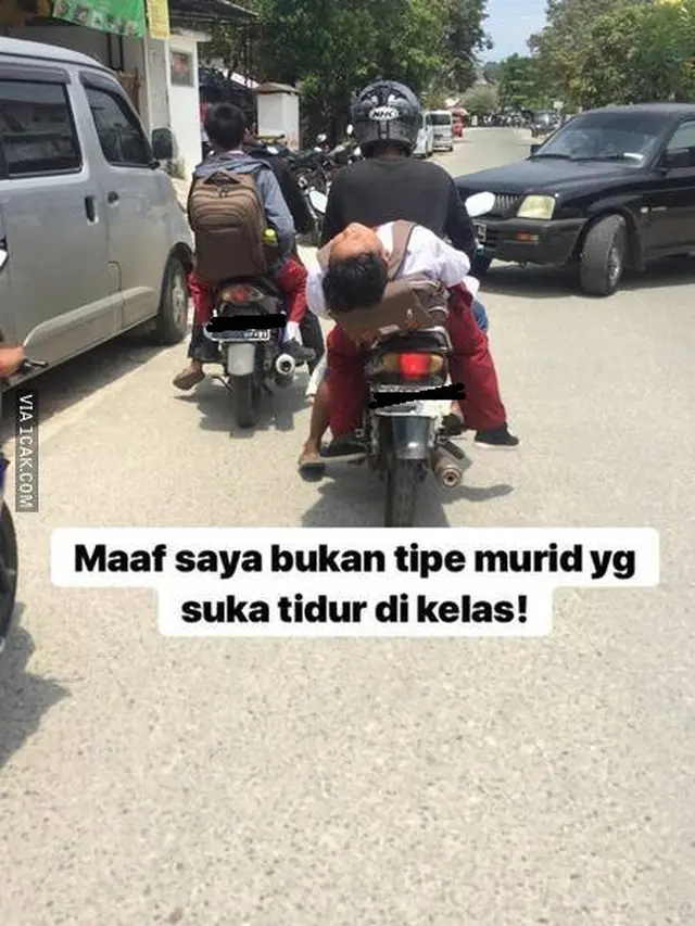 6 Potret Bocah Tidur di Motor Saat Diantar ke Sekolah Ini Bikin Orang Tua Panik