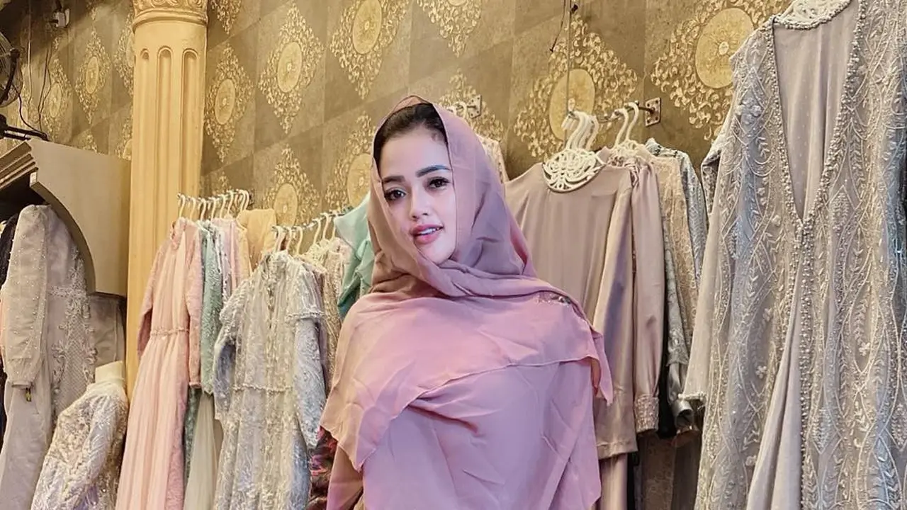 Bikin Pangling, ini 6 Potret Clara Gopa dengan Hijab yang Menawan