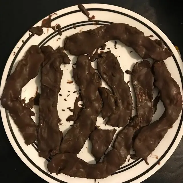 6 Potret Perpaduan Cokelat dengan Makanan Tak Biasa Ini Nyeleneh Banget