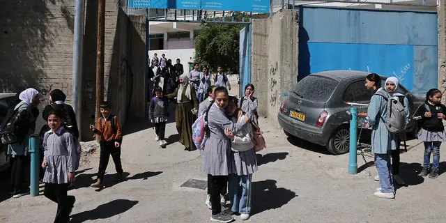 Potret Kesedihan Pelajar Tinggalkan Sekolah UNRWA di Yerusalem Timur yang Ditutup Israel