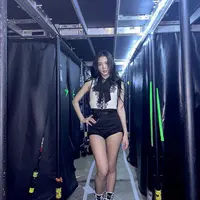 Jisoo tampil mengenakan koleksi Dior Cruise 2023. Foto: Document/Dior.