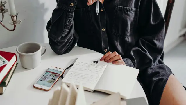 7 Rekomendasi Kado yang Romantis dan Unik untuk Pasangan, Dijamin Suka!