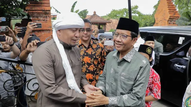 Safari Politik di Cirebon, Mahfud Md Sambangi Padepokan Anti Galau