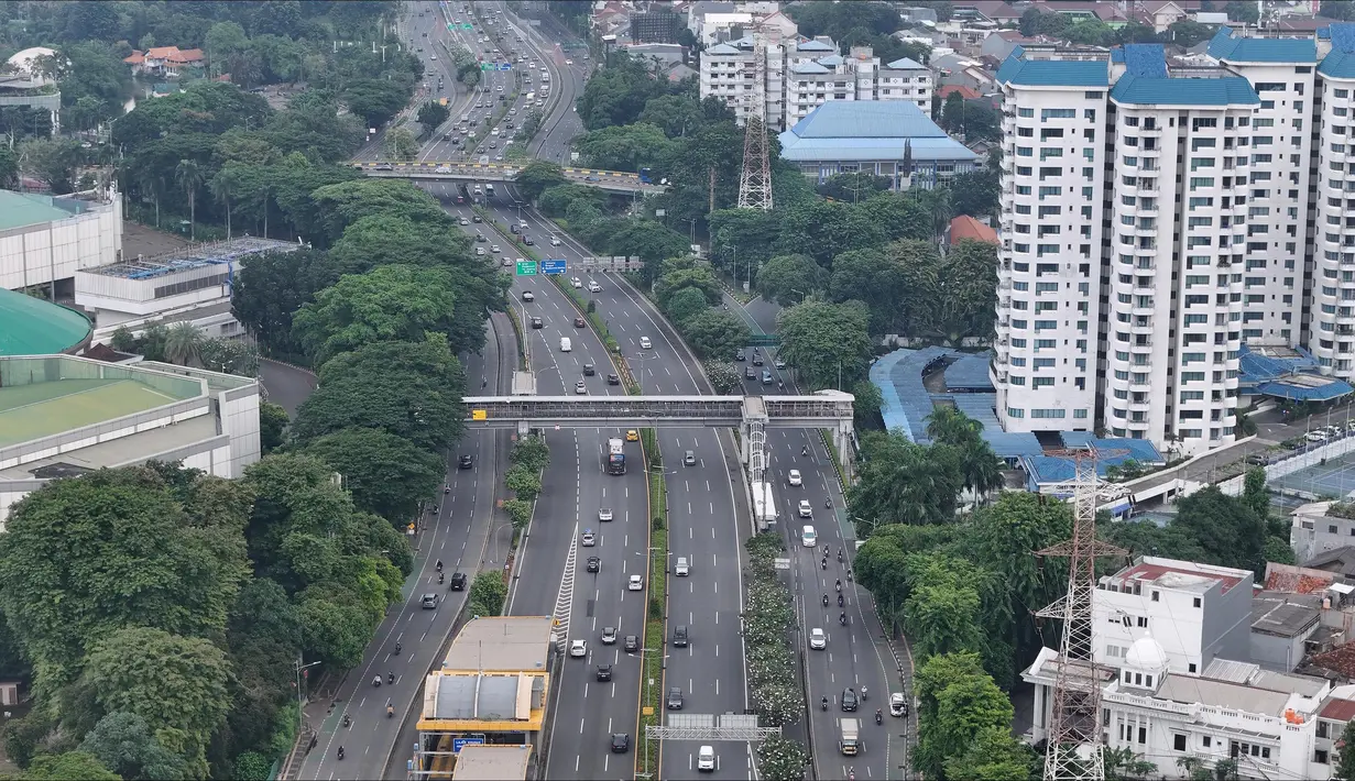 Libur Lebaran 2025, sejumlah ruas jalan protokol di Jakarta masih terlihat lancar. (merdeka.com/Arie Basuki)