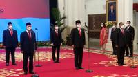 Presiden Jokowi melantik Hadi Tjahjanto dan Zulkifli Hasan sebagai menteri. Juga tiga tokoh lainnya menjadi wakil menteri, Rabu (15/6/2022). (Youtube Sekretariat Presiden)