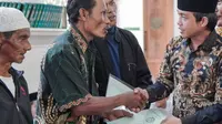 Wakil Menteri Agraria dan Tata Ruang/Kepala Badan Pertanahan Nasional (ATR/BPN) Raja Juli Antoni melakukan kunjungan kerja ke Sukabumi, Jawa Barat. Adapun dia memberikan sebanyak 44 sertifikat tanah. (Foto: Istimewa).