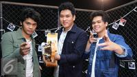 Pemain Band TheOvertunes berpose seusai pembuatan video klip di Jakarta, Rabu (16/12). Album The Overtunes berjudul selamanya, dijadikan official soundtrack film Ngenest Movie dengan lagu Mungkin dan Ku Ingin Kau Tahu. (Liputan6.com/Herman Zakharia)