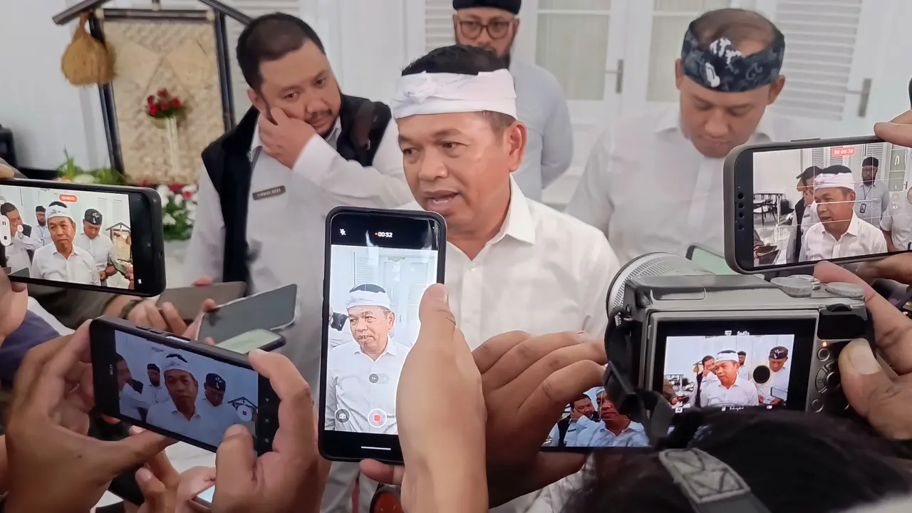 Gubernur Jawa Barat Dedi Mulyadi telah resmi memutuskan Upah Minimum Kabupaten/Kota (UMK) 2026 Jawa Barat, Rabu (24/12/2025).