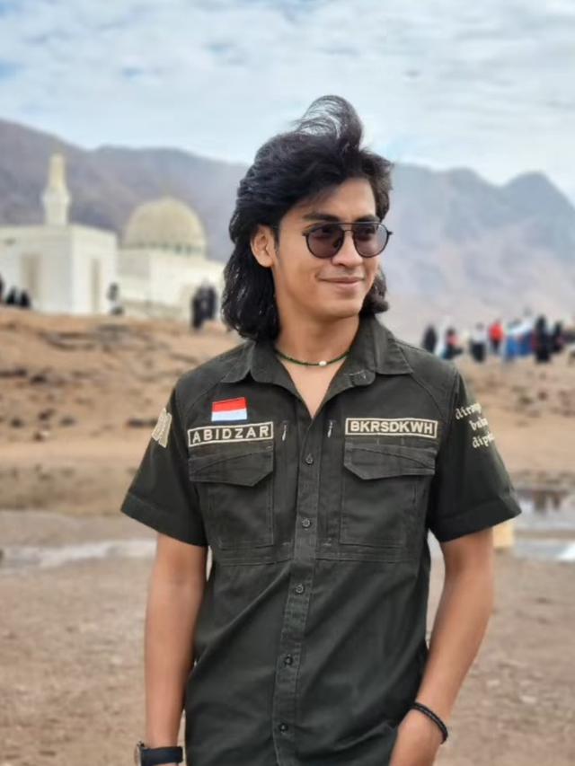 Penampilan Abidzar Saat Umroh