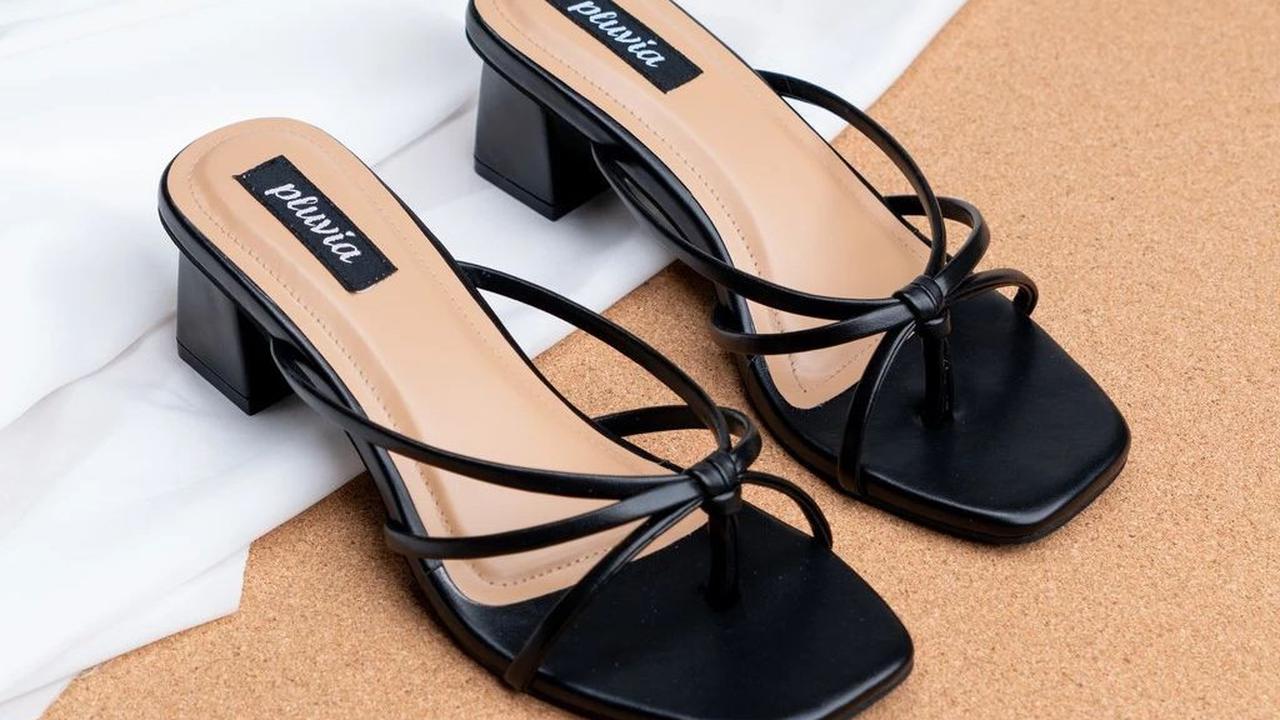 <b>1. Sandal High Heels</b><br>