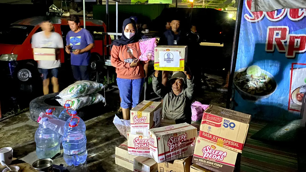 Relawan Srikandi Ganjar Buka Posko dan Bagikan Bansos untuk Korban Banjir Semarang (Istimewa)