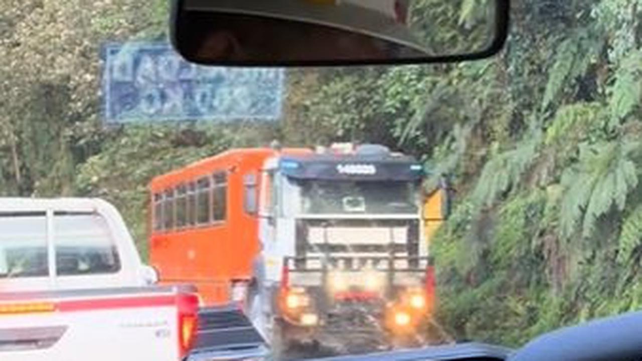 Terdapat beberapa pilihan untuk bisa sampai ke Grasberg di antaranya dengan menggunakan bus maupun trem (kereta gantung).