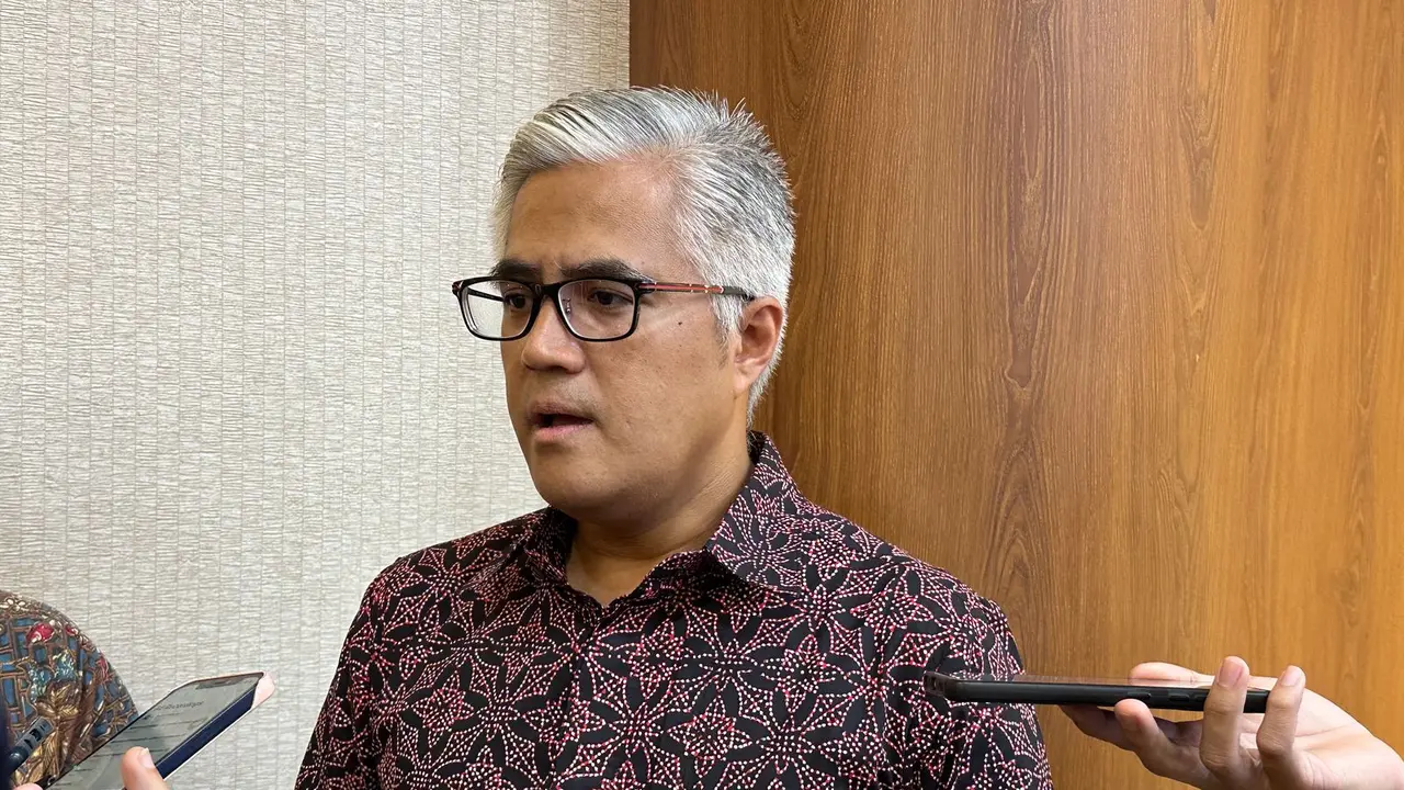 Juru Bicara Kemlu RI Rolliansyah (Roy) Soemirat dalam pernyataan pers di Kemlu RI, Kamis (24/4/2025). (Liputan6.com/Benedikta Miranti)