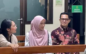 Dude Harlino dan Alyssa Soebandono Penuhi Panggilan Sebagai Saksi di Sidang Kasus PT DSI
