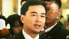 Pemerintah Thailand berupaya mengusir paksa kaus merah dengan mengurangi pengoperasian angkutan umum dan jam kerja. Suplai air dan listrik ke sekitar area markas terancam dihentikan. 