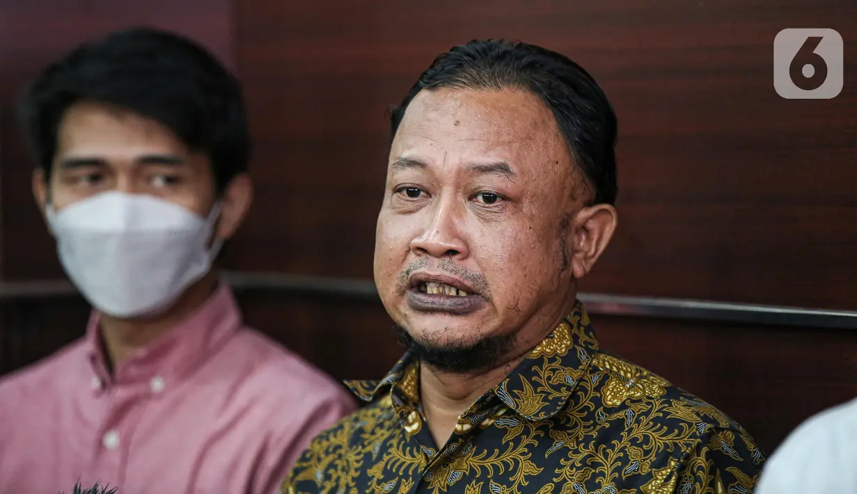 Komisioner Komnas HAM, Choirul Anam memberikan keterangan terkait kasus dugaan pembunuhan Brigadir Nofriyansah Yoshua Hutabarat atau Brigadir J, di kantornya, Menteng, Jakarta Pusat, Kamis (11/8/2022). Berdasarkan temuan Komnas HAM sejauh ini, indikasi obstruction of justice itu terlihat dari perusakan barang bukti dan TKP, serta pengaburan keterangan. (Liputan6.com/Faizal Fanani)