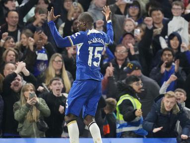 Pemain Chelsea, Nicolas Jackson, berjoget setelah mencetak gol ke gawang Tottenham Hotspur pada laga Liga Inggris di Stadion Stamford Bridge, Jumat (3/4/2024). (AP Photo/Kirsty Wigglesworth)
