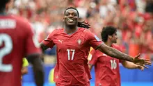 Penyerang Timnas Portugal #17, Rafael Leao (tengah), merayakan setelah mencetak gol kelima timnya pada pertandingan Grup K Piala Dunia 2026 antara Portugal dan Uzbekistan di Stadion Houston di Houston pada 24 Juni 2026. (Paul ELLIS/AFP)