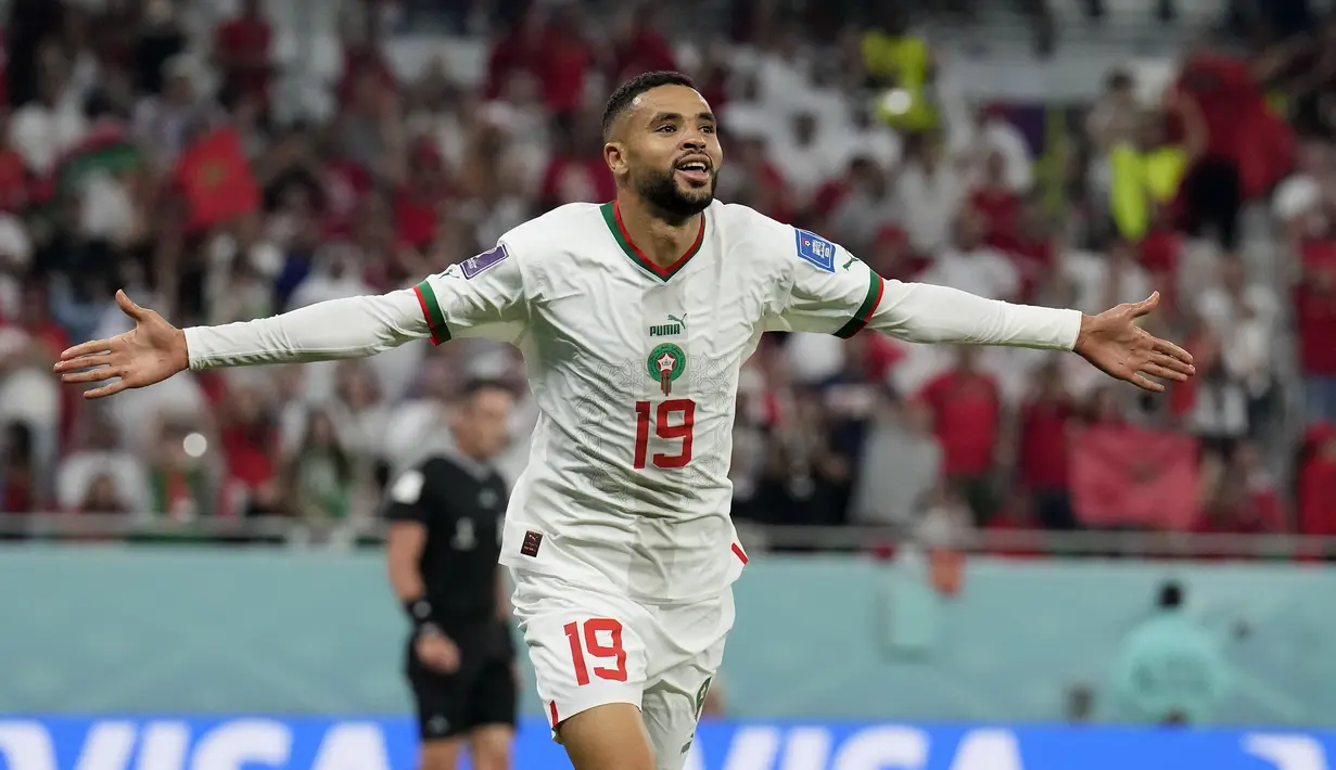 erang Maroko,  Youssef En-Nesyri berselebrasi setelah mencetak gol ke gawang Kanada pada pertandingan grup F Piala Dunia 2022 di Stadion Al Thumama di Doha, Qatar, Kamis (1/12/2022). Hasil ini membuat Maroko lolos ke babak 16 besar Piala Dunia 2022 dengan status juara Grup F dengan perolehan tujuh poin. Sementara runner up jadi milik Kroasia. (AP Photo/Natacha Pisarenko)