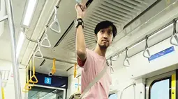 Meski jarang terlihat di layar kaca, kini Thomas lebih banyak bekerja di balik layar sebagai sutradara. (Liputan6.com/IG/@tnawilis)