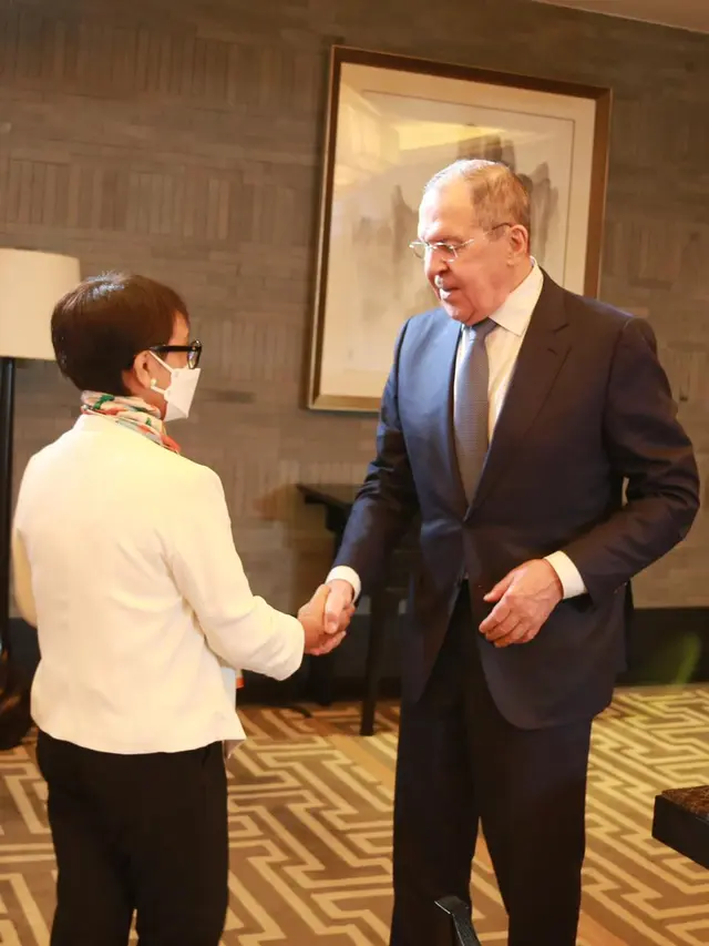 Menlu Retno Marsudi bertemu dengan Menlu Rusia Sergey Lavrov di Tunxi, China. (Dok: Kedutaan Besar Rusia di Jakarta)