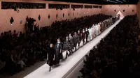 Tampilan Fashion Bergaya Urban di Runway Fendi FW 2018