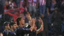 Para Pemain Real Madrid melakukan selebrasi usai memastikan lolos ke final Liga Champion di Stadion Vicente Calderon, Kamis (11/5/2017). Atletico menang  1-2 atas Real Madrid. (AFP/Cesar Manso)