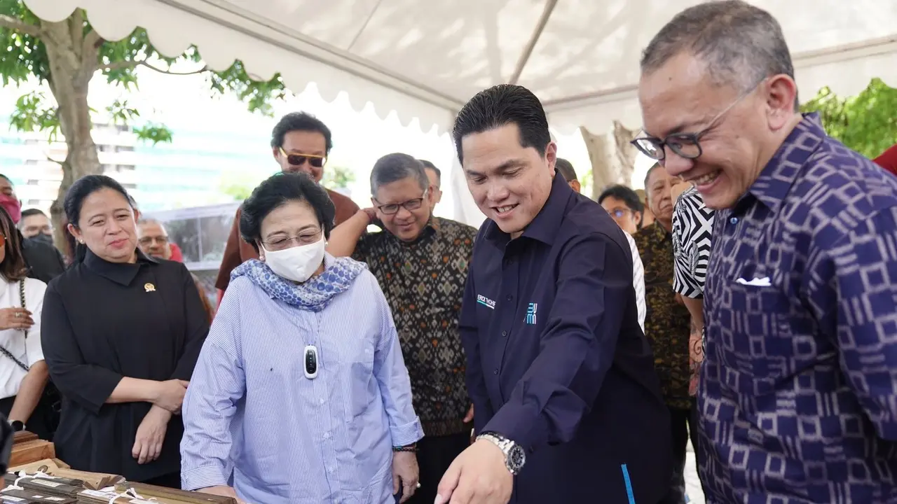 Menteri BUMN Erick Thohir mendampingi Presiden ke-5 RI Megawati Soekarnoputri ke Kawasan Ekonomi Khusus (KEK) Sanur, Bali.