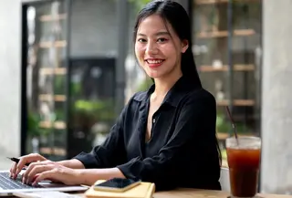 5 Zodiak dengan Karisma Positif yang Membuat Orang Nyaman./Copyright depositphotos.com/bongkarngraphic