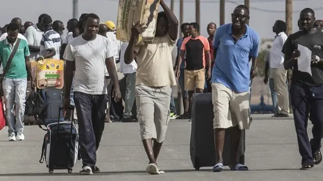 Migran Afrika di Pusat Penampungan Holot, Israel