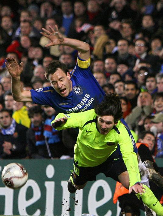 4. The Blues mempunyai bekal tujuh kemenangan beruntun kontra Barcelona di era Lionel Messi. (AFP/Adrian Dennis)