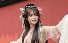 5 Potret Cantik Fuji Pakai Hanfu di China, Anggun Bak Putri Negeri Dongeng