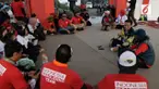 Paralayang adalah salah satu cabang olahraga yang punya resiko cedera, keselamatan, dan masalah kesehatan, oleh karenanya para atlet meminta adanya asuransi, dokter atau petugas kesehatan yang bisa melekat saat latihan.